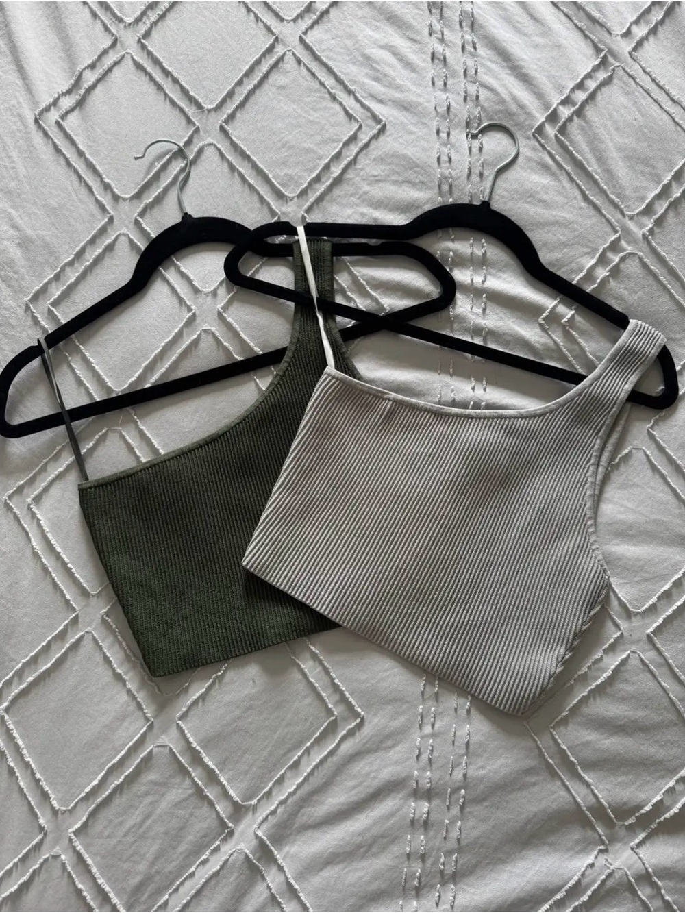 Aritzia Babaton Sculpt Knit Off-Shoulder Ribbed Crop Tank